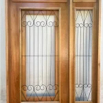 Porta Portal  Zeus grade Inteira Madeira Maciça Ferro Com vitrô Lateral